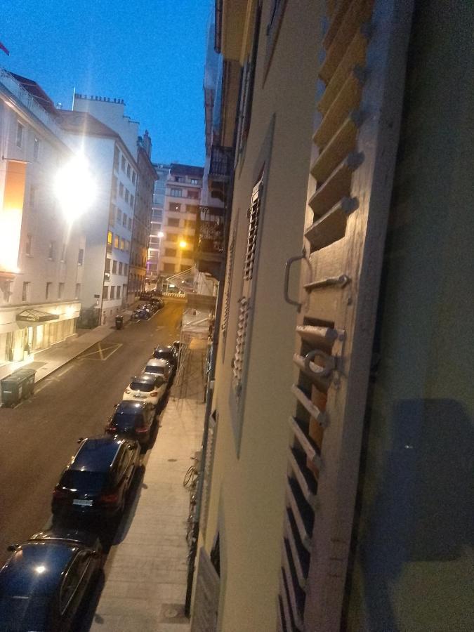 Charming Flat Center And Near The Lake Женева Экстерьер фото